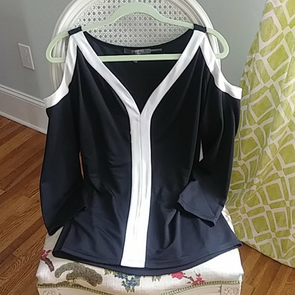 Black and white cold shoulder top Large